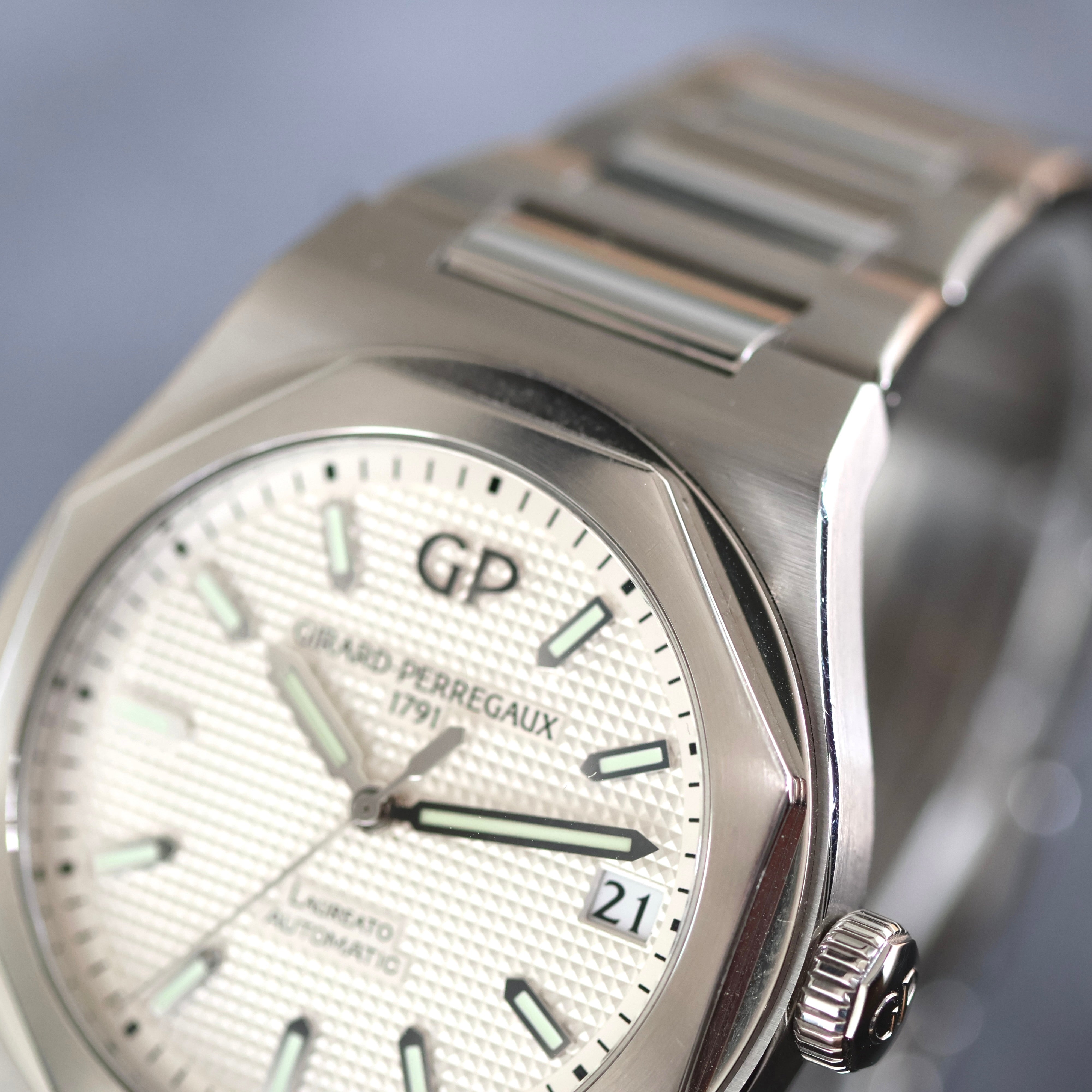 Girard Perregaux Laureato